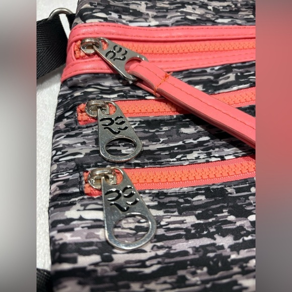 Rare Earth by Stone Mountain Crossbody Bag - Multi-Zip Travel Purse - Picture 6 of 11